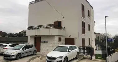 Apartamento 4 habitaciones en Tivat, Montenegro