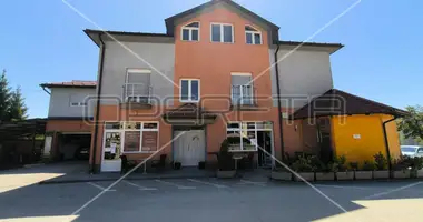 Haus 7 Zimmer in Karlovac, Kroatien