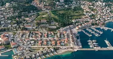 Villa  mit Am Meer in Kumbor, Montenegro