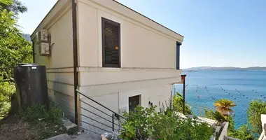 Villa 3 bedrooms with By the sea in durici, Montenegro