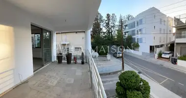 Apartamento 4 habitaciones con Aire acondicionado, con televisión por cable, con Aparcamiento cubierto en Nicosia, Chipre