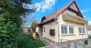 Dom 5 pokojów w Balatonszentgyoergy, Węgry