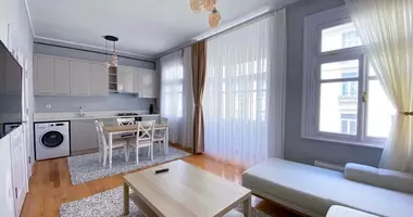 8 room house with balcony, with air conditioning, with central heating in Fatih, Turkey