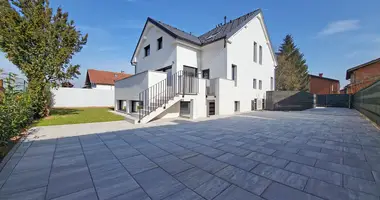 Dom w Upravna Enota Ljubljana, Słowenia