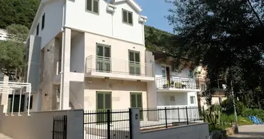 Mieszkanie 4 pokoi w Budva, Czarnogóra