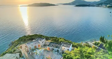 Villa 4 bedrooms with parking, with Sea view, with Swimming pool in Kamenovo, Montenegro