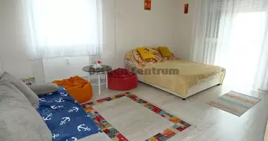 2 room apartment in Almasfuezito, Hungary