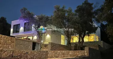 Villa 3 bedrooms with parking, with Furnitured, new building in celuga, Montenegro