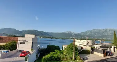 Szeregowiec  z Widok na morze w Tivat, Czarnogóra