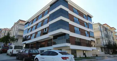 Mieszkanie 3 pokoi z balkon, z parking, z z renowacją w Pursaklar, Turcja
