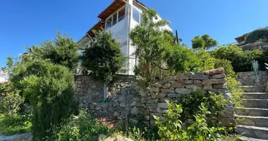 Villa 3 habitaciones con Vistas al mar, con Vista a la montaña, con Meblirovannaya en Alanya, Turquía