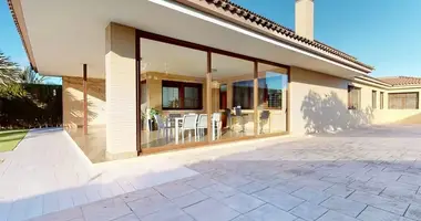 6 bedroom house in Elx Elche, Spain