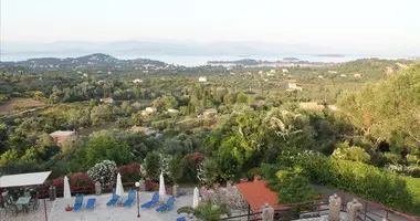 Villa 5 habitaciones con Vistas al mar, con Piscina, con Primera costa en Gouvia, Grecia