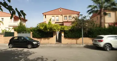 Villa  con Balcón, con Amueblado, con Terraza en Gandía, España