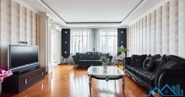 Apartamento 3 habitaciones en Minsk, Bielorrusia