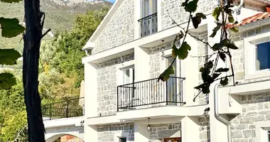 Apartamento 4 habitaciones en Tivat, Montenegro