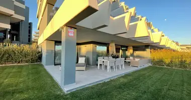3 bedroom apartment in Estepona, Spain