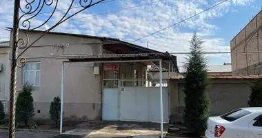 Дом 4 комнаты с мебелью, с гаражом, с центральным отоплением в Мирзо-Улугбекский район, Узбекистан
