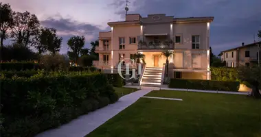 Apartamento 5 habitaciones en Desenzano del Garda, Italia