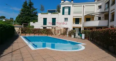 2 bedroom apartment in Padenghe sul Garda, Italy