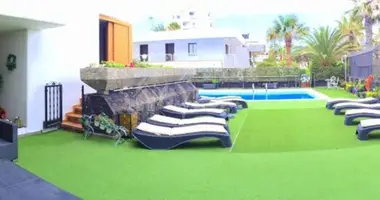 Apartment 7 bedrooms in Arona, Spain
