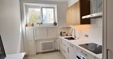 Mieszkanie 2 pokoi w Warszawa, Polska