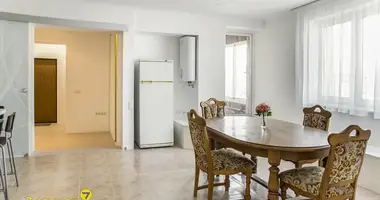 Apartamento 3 habitaciones en Minsk, Bielorrusia