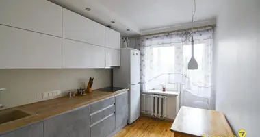 Apartamento 3 habitaciones en Maladetchna, Belarús