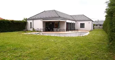 4 room house in Nagykozar, Hungary