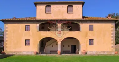 Commercial property 870 m² in Arezzo, Italy