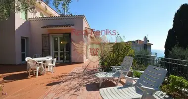 2 bedroom apartment in Bordighera, Italy