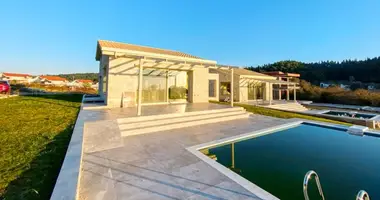 Villa 5 bedrooms in Siviri, Greece
