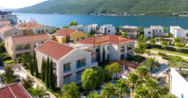 Apartamento 6 habitaciones en Kumbor, Montenegro