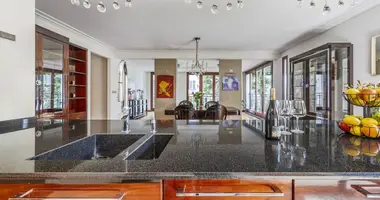 Wohnung 4 zimmer in Warschau, Polen