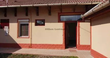 6 room house in Gyoengyoes, Hungary