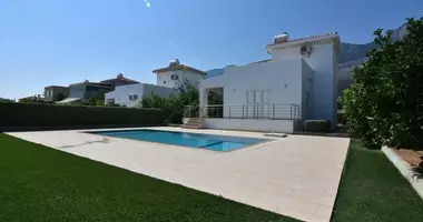 Villa  mit Parkplatz, mit Terrasse, mit Garten in Kyrenia, Nordzypern