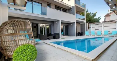 Hôtel 350 m² dans Opcina Rogoznica, Croatie