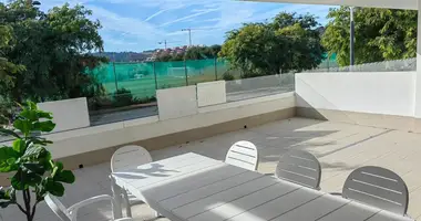 3 bedroom apartment in Estepona, Spain