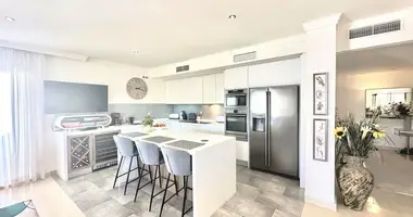 4 bedroom apartment in Santa Ursula, Spain