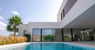 Villa 5 habitaciones nuevo edificio, con airea acondicionado, con terraza en Málaga, España