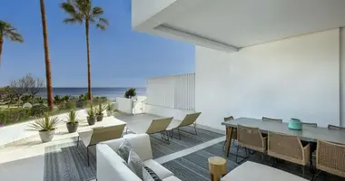 Townhouse 4 bedrooms in Estepona, Spain