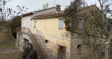 Casa 9 habitaciones en Morrovalle, Italia