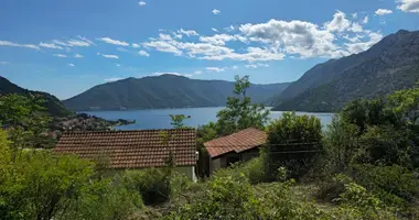 Grundstück in Kotor, Montenegro