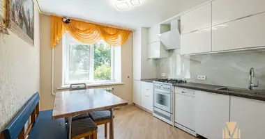 4 room apartment in Papiernia, Belarus