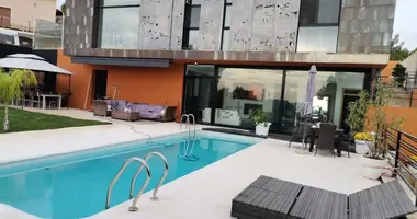 Villa  con Amueblado, con Terraza, con Piscina privada en Casinos, España