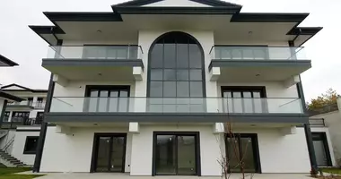Villa Villa 7 habitaciones con balcón, con estacionamiento, con con reparación en Goelbasi, Turquía