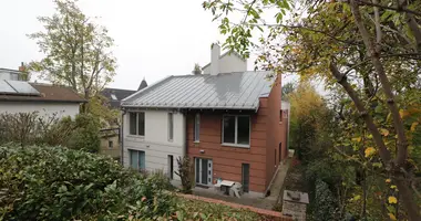 8 room house in Remeteszolos, Hungary
