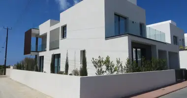 Villa 4 bedrooms in Chloraka, Cyprus