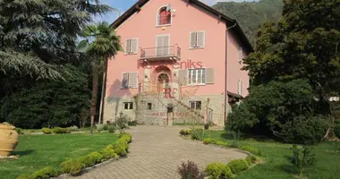 Villa 4 bedrooms in Mezzegra, Italy