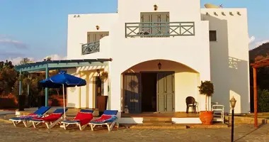 Villa 5 Zimmer mit Schwimmbad, mit Bergblick in Paphos, Cyprus